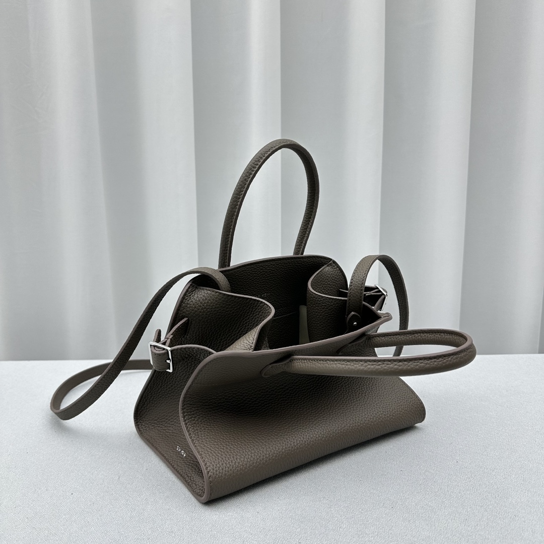 a4f7bf087f0d14d65a4550f6814e4ba2_1764751948_7343.jpg